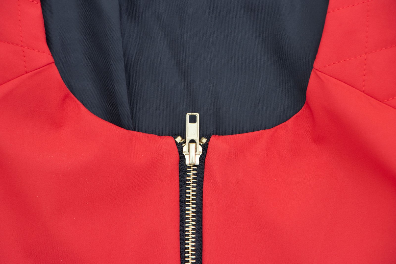 Jacket roja con cierre