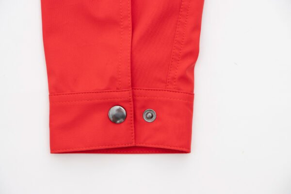 Jacket roja con dos botones