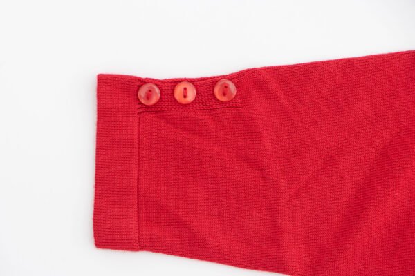 Suéter rojo abierto