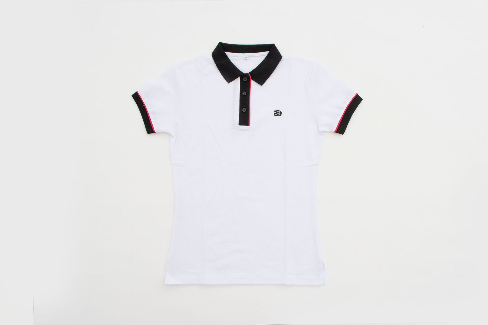 Camiseta polo blanco, cuello blandiz y resortes negros